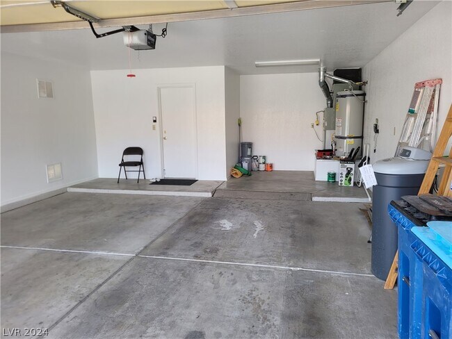 Building Photo - 9605 Sundial Dr