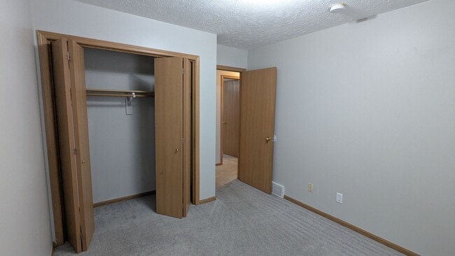 Building Photo - 3-bedroom raised ranch with finished basement and great flow