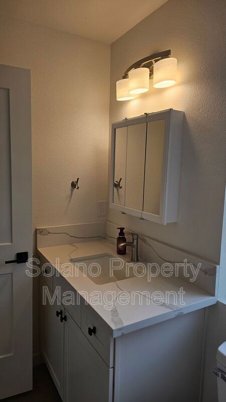 Building Photo - 376 Marna Dr