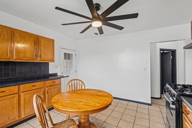 Building Photo - 4116 N Kilbourn Ave