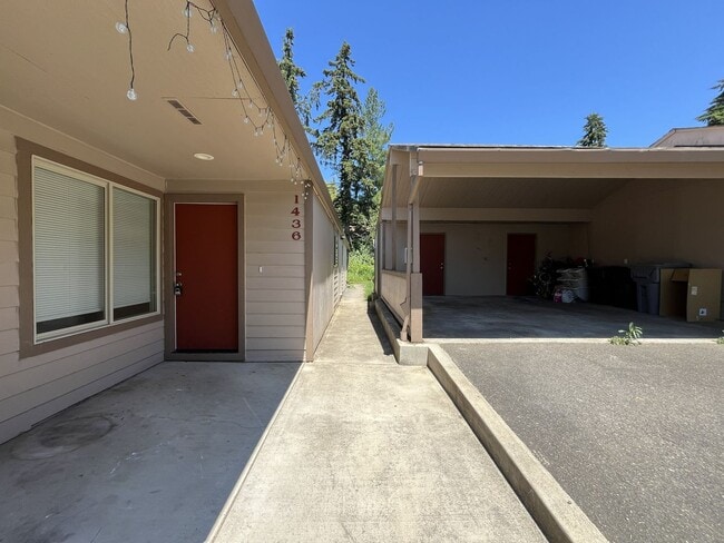 Building Photo - Bright and Airy Home with Stainless Steel Kitchen, Vaulted Ceilings & Washer + Dryer