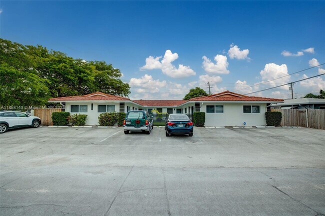 Building Photo - 1750 NE 56th Ct