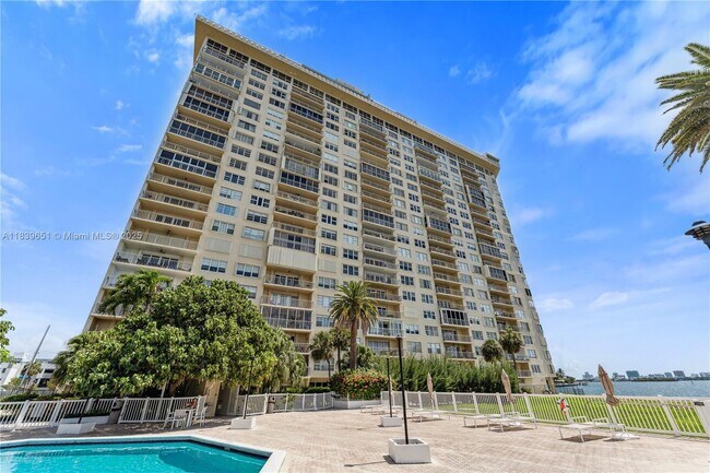 Building Photo - 11111 Biscayne Blvd