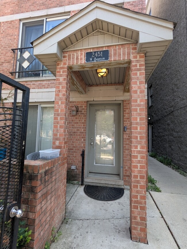 Building Photo - 2451 W Harrison St