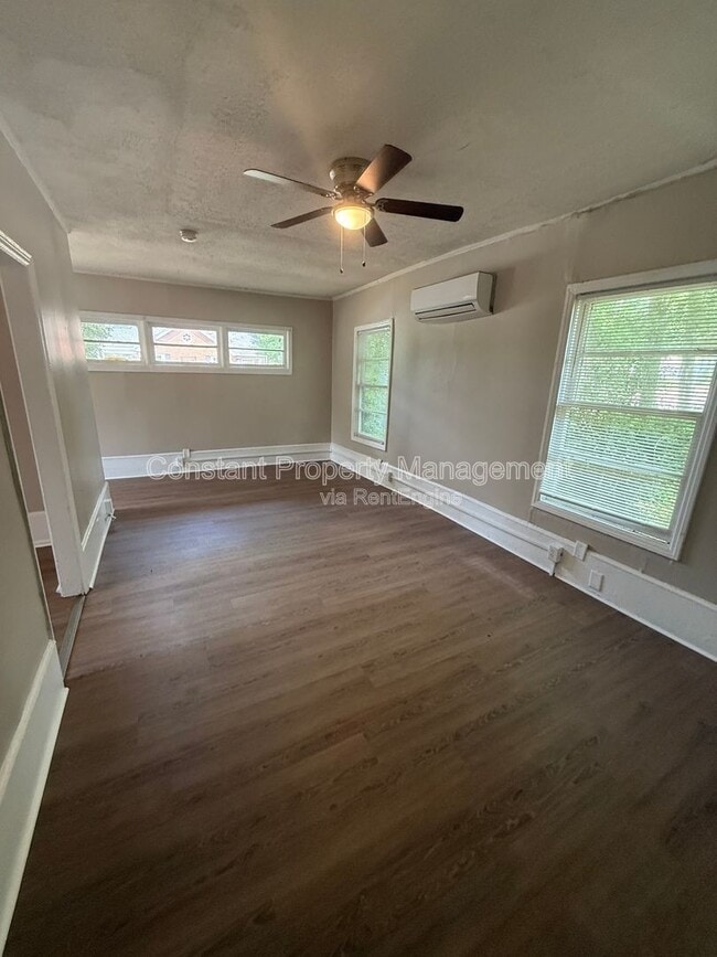 Building Photo - 614 W Poplar St