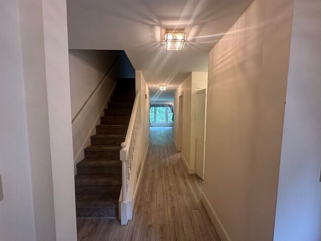 Building Photo - 579 Sagamore Ave