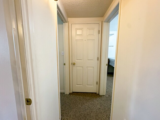 Building Photo - 391 E 700 N