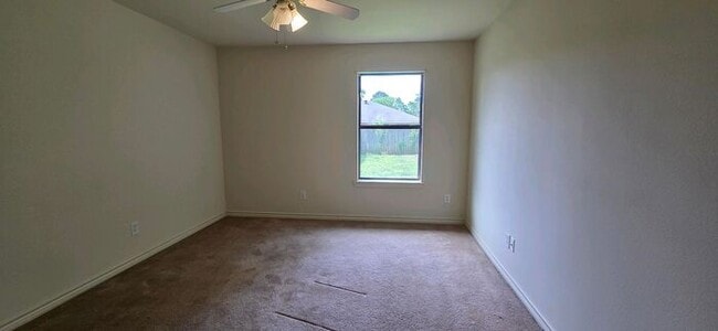 Building Photo - Available Now! Spacious 2 Bedroom 2 Bath Duplex in Longview!