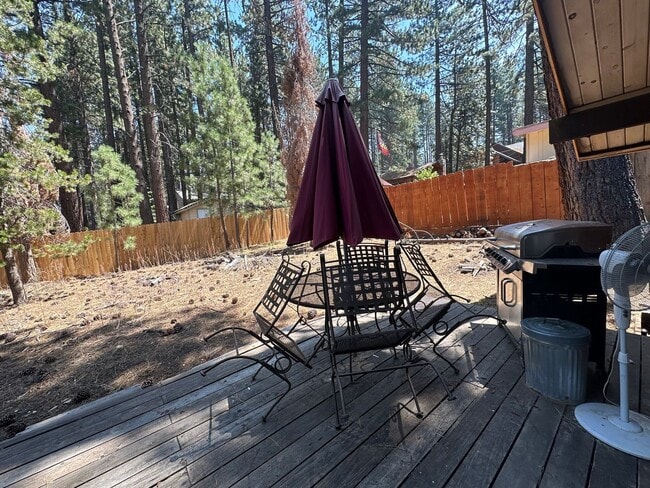 Building Photo - Fully Renovated 1 Bedroom Home - Across From the Meadow