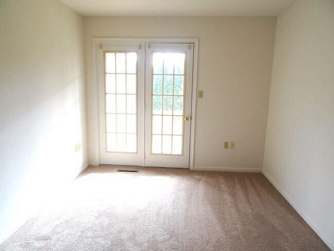 Building Photo - 420 Cherry Dr