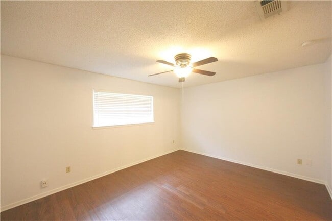 Building Photo - 12313 Willow Wild Dr