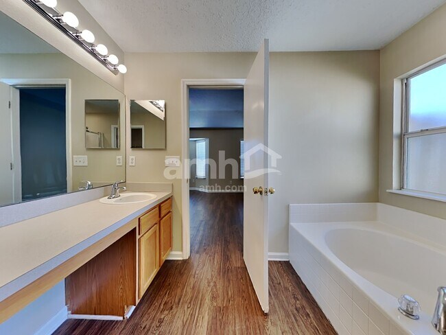 Building Photo - 1472 Redbird Creek Dr