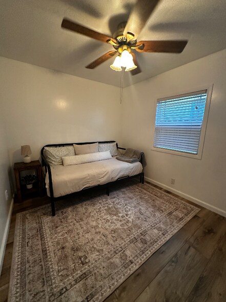 Building Photo - 350 May St