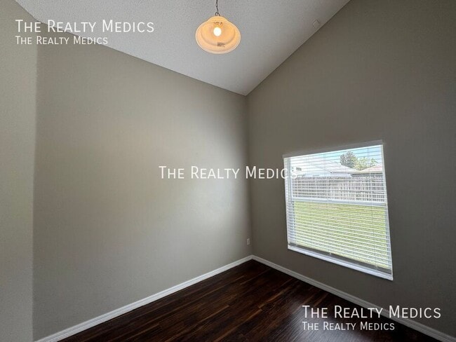 Building Photo - 833 Brightview Dr