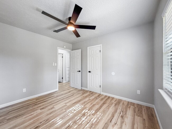 Building Photo - 1702 W Boyd St