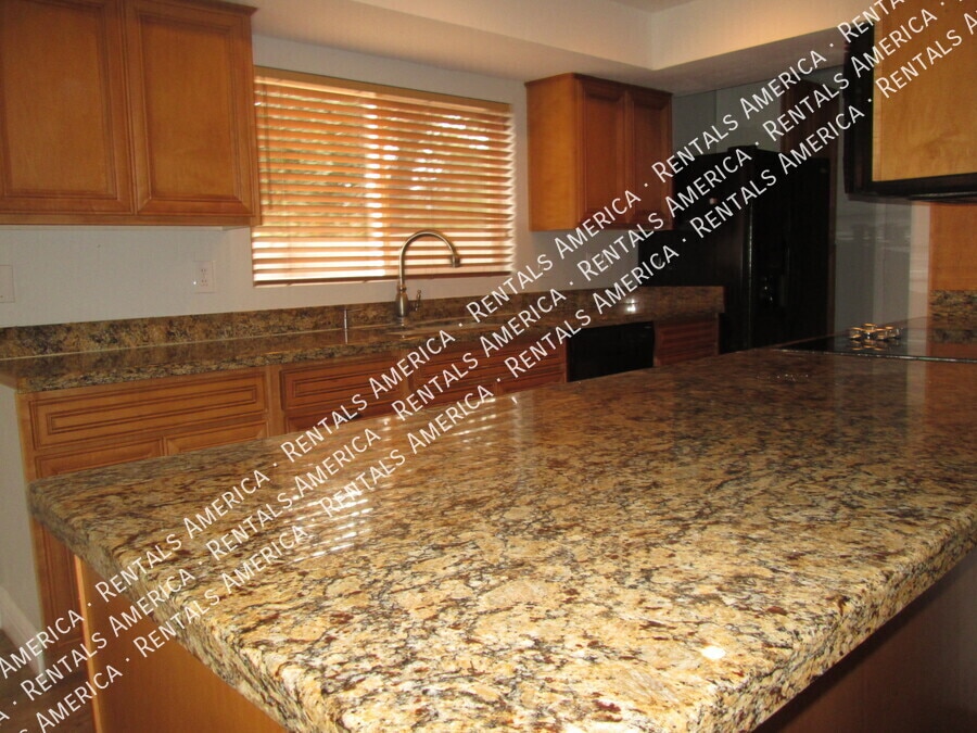 Building Photo - 5144 E Carolina Dr