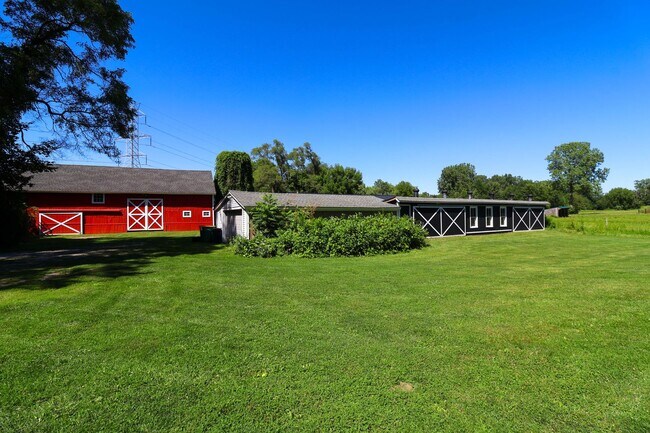 Building Photo - Lenox Township home on 7 acres