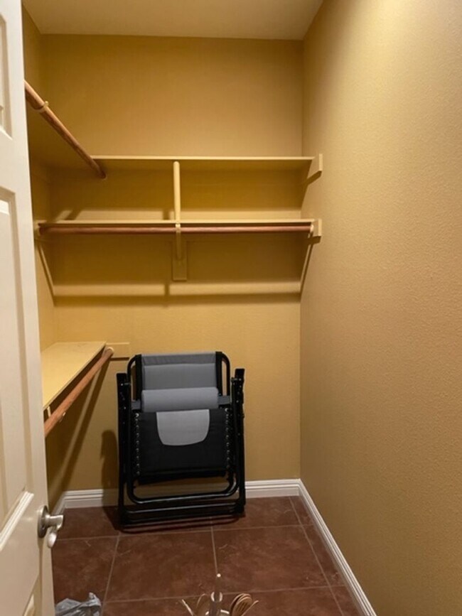 Building Photo - Wine Country awaits