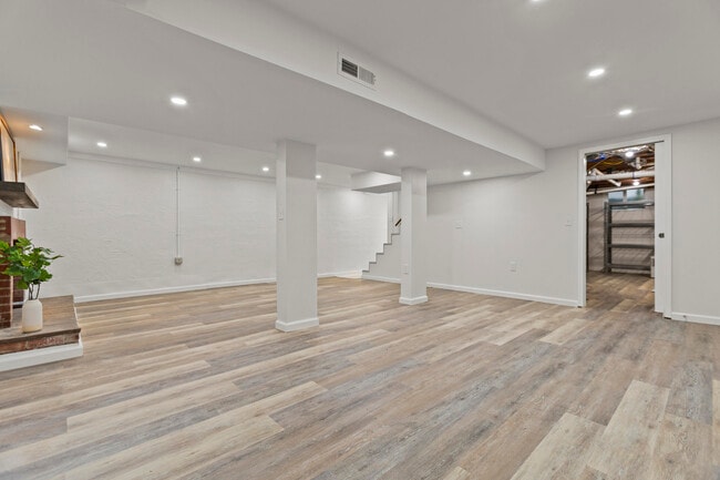 Building Photo - 549 Claymont Dr