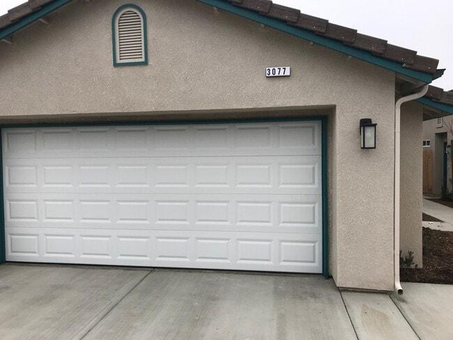 Building Photo - 3077 Bright St