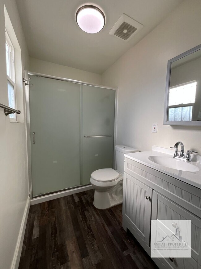 Building Photo - 3074 E Terrace Ave