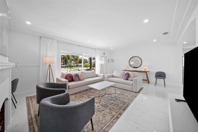 Building Photo - 1625 Hollywood Blvd