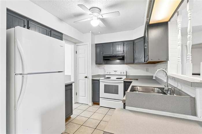 Building Photo - 202 Almond Creek Rd