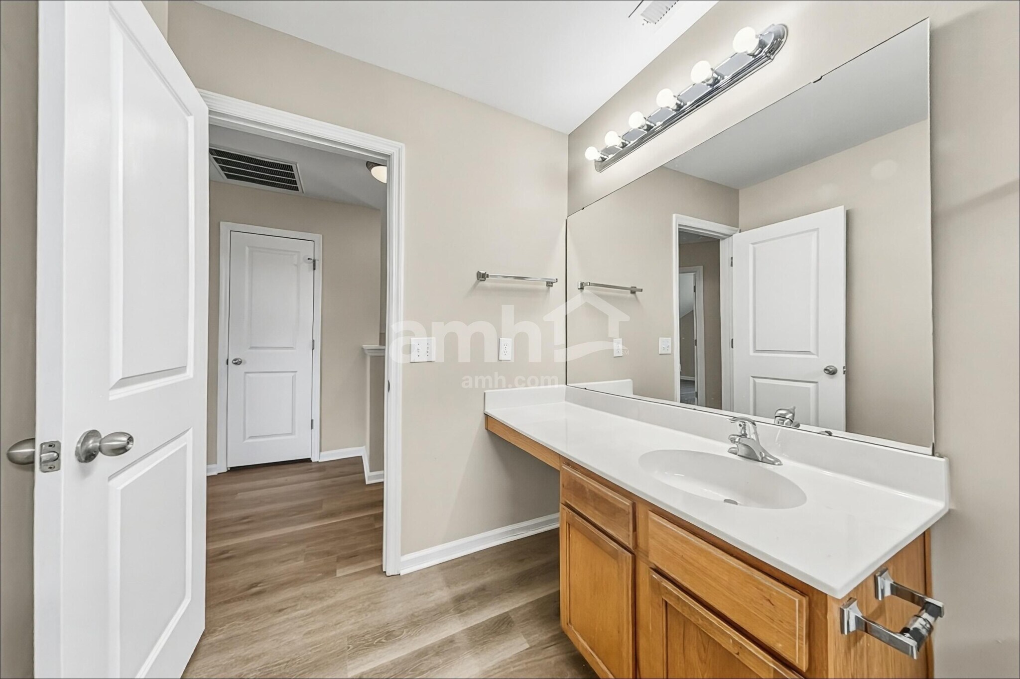Building Photo - 578 English Oak Cir