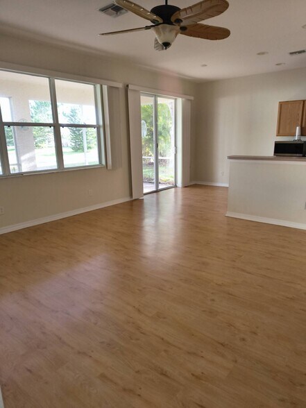 Building Photo - 25199 Chiclayo Ave