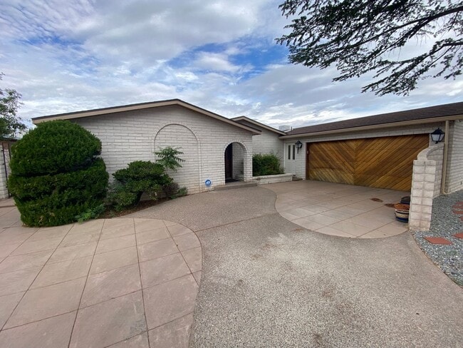 Building Photo - Beautiful 3 Bedroom Home in NE Albuquerque