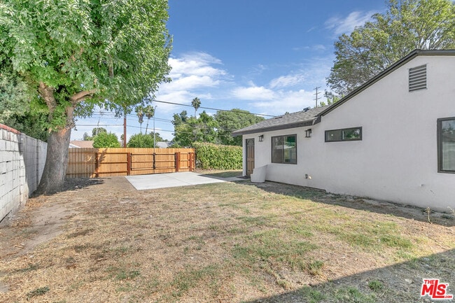 Building Photo - 7309 N Wilbur Ave