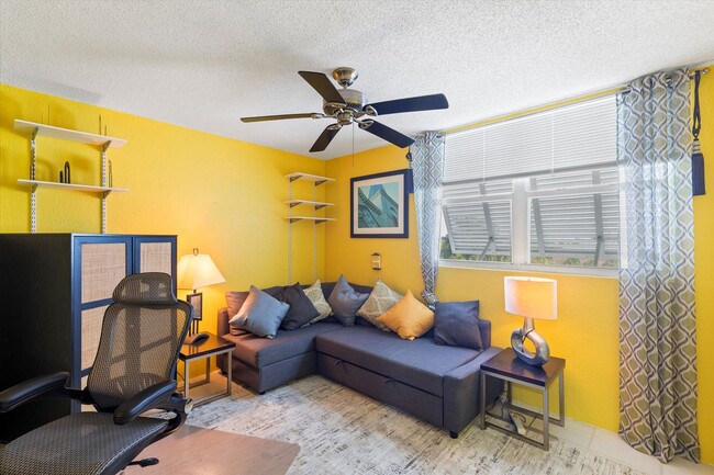 Building Photo - 3635 Seaside Dr