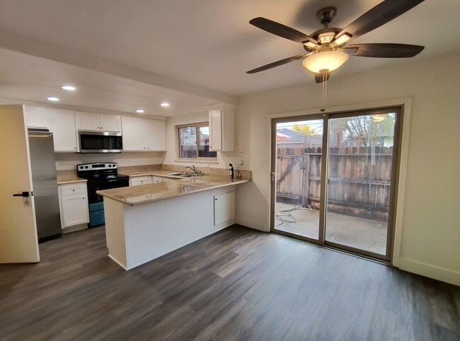 Building Photo - Available Now! Beautifully Remodeled 2 Story Condo located in Sacramento!