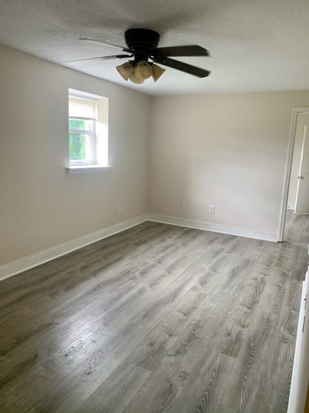 Building Photo - 1355 N Main St