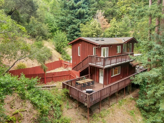 Building Photo - 975 Logan Creek Rd