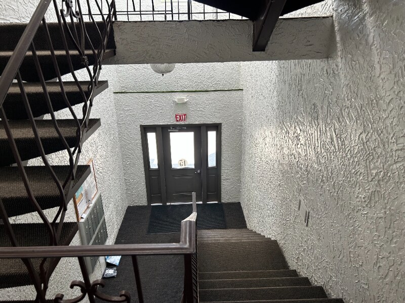 Building Photo - 15 Shadowbrook Ln