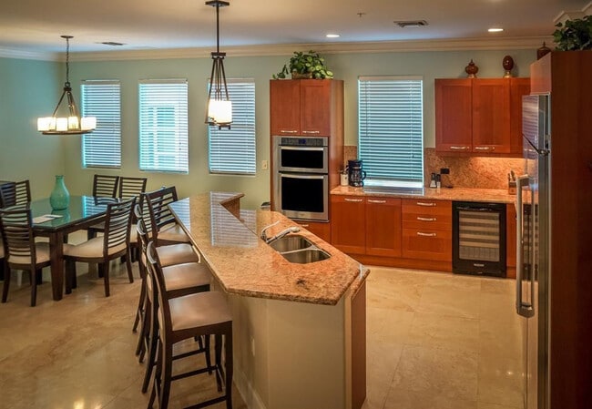 Building Photo - 3035 Riomar St