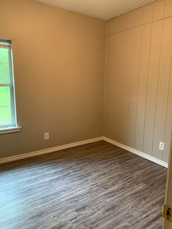 Building Photo - 1200 Whetstone St