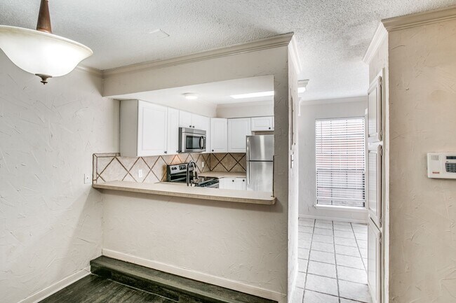 Building Photo - A Cozy Condo in Irving
