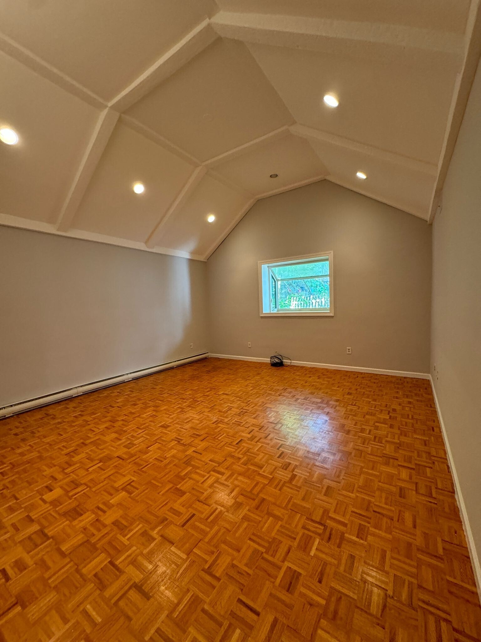 Building Photo - 537 Winterburn Grv