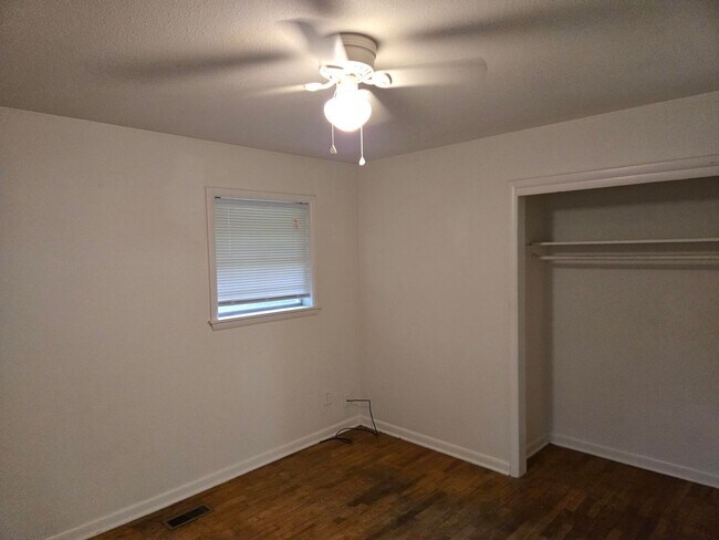 Building Photo - How amazing is this 3 BR 1 BTH home? You'll have to come visit us to find out!