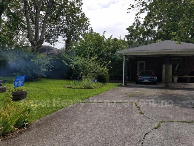Building Photo - 102 Eastwood Dr