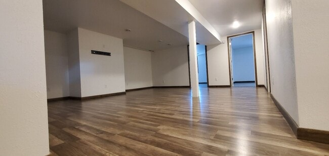Building Photo - 5 Bedroom Updated Home