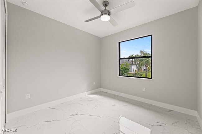Building Photo - 2829 SW 25th Pl