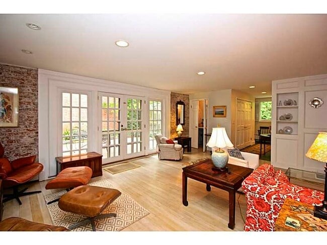 Building Photo - 434 Bellevue Ave