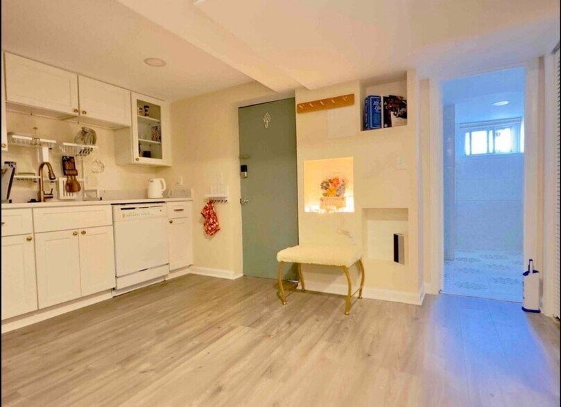 Building Photo - 1400 West Virginia Ave NE