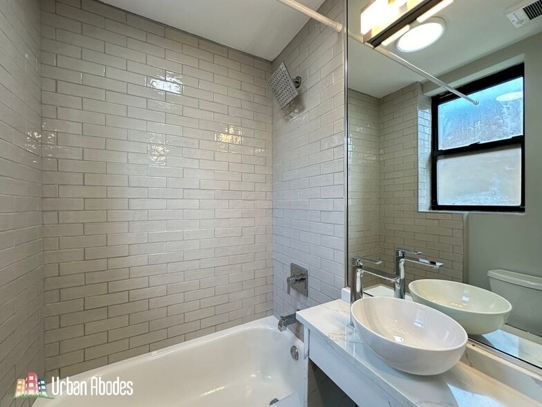 Building Photo - 501 W Belmont Ave