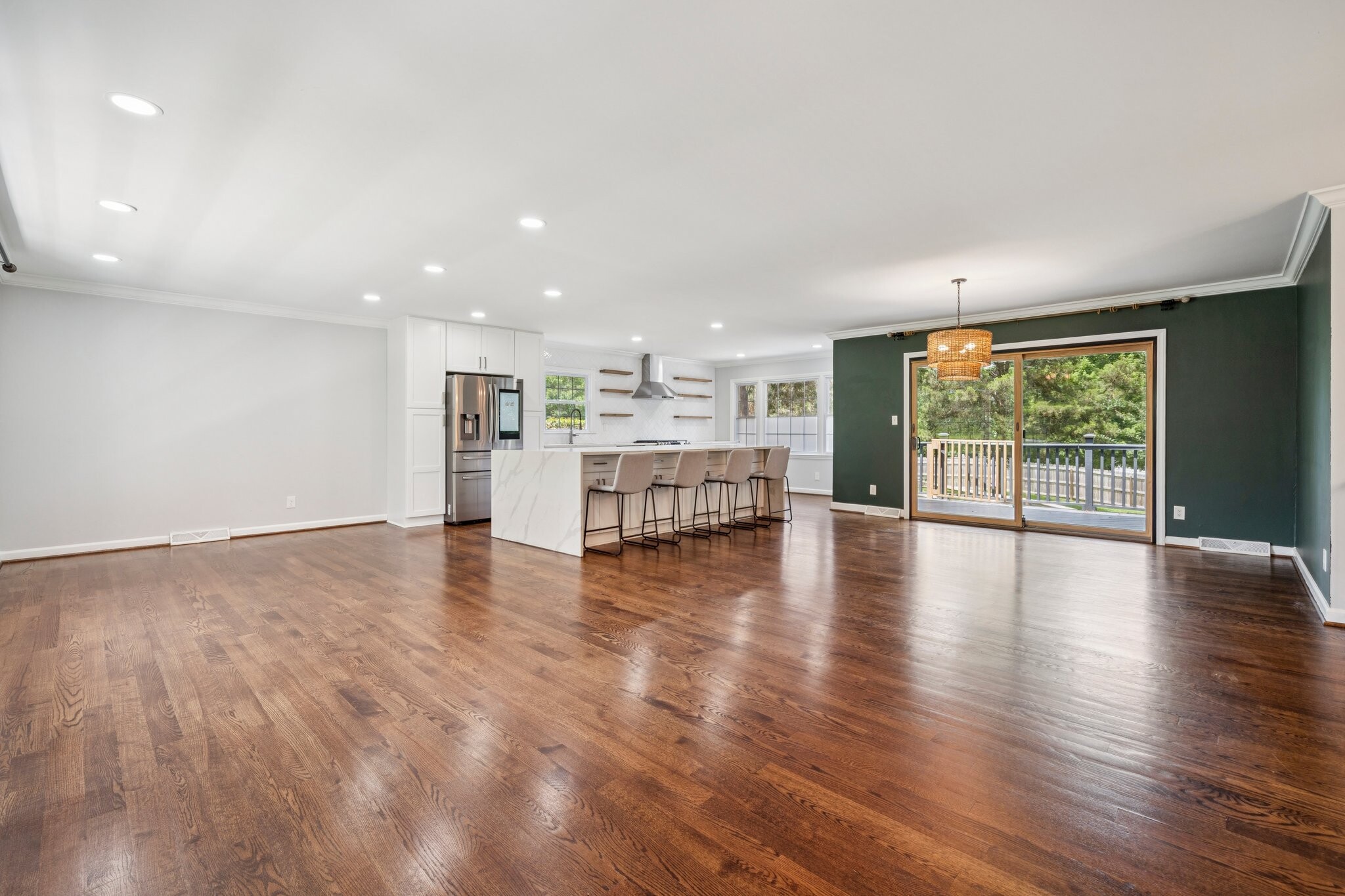 Building Photo - 8323 Cliffside Dr
