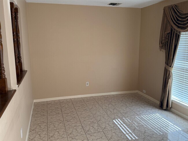 Building Photo - 4323 Oneida St
