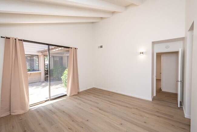 Building Photo - 478 Hartnell Pl